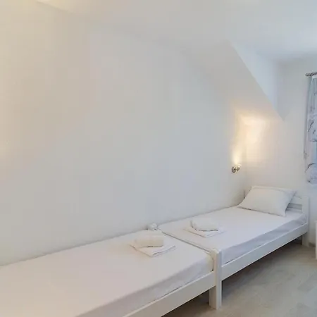 Lovely In Milna With House Sea View Apartment