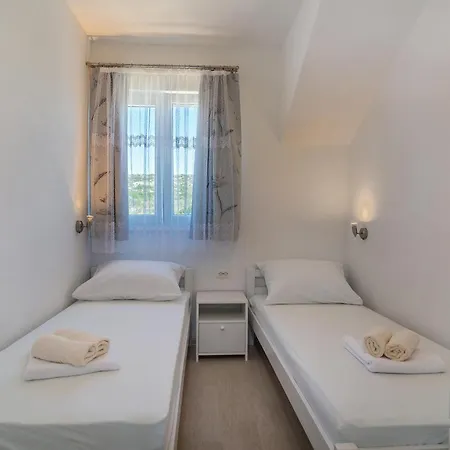 Apartment Lovely In Milna With House Sea View