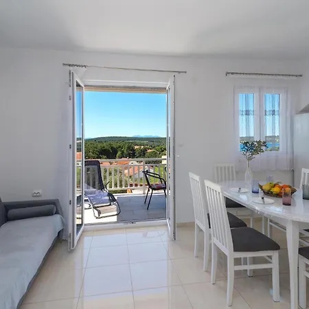 Lovely In Milna With House Sea View Apartment