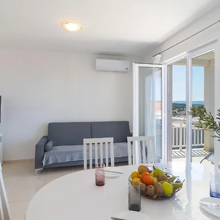 Apartment Lovely In Milna With House Sea View