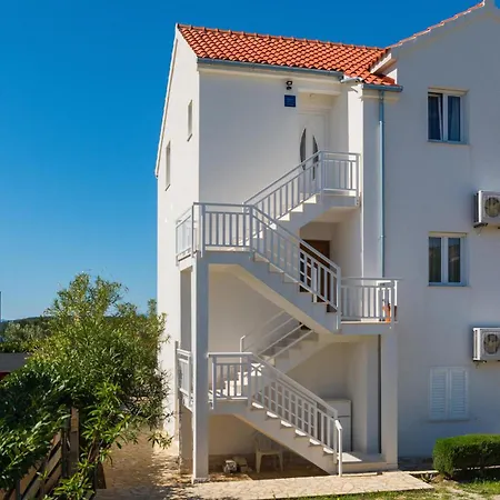 Apartment Lovely In Milna With House Sea View *