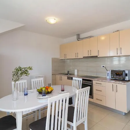 Apartment Lovely In Milna With House Sea View Milna (Brac)